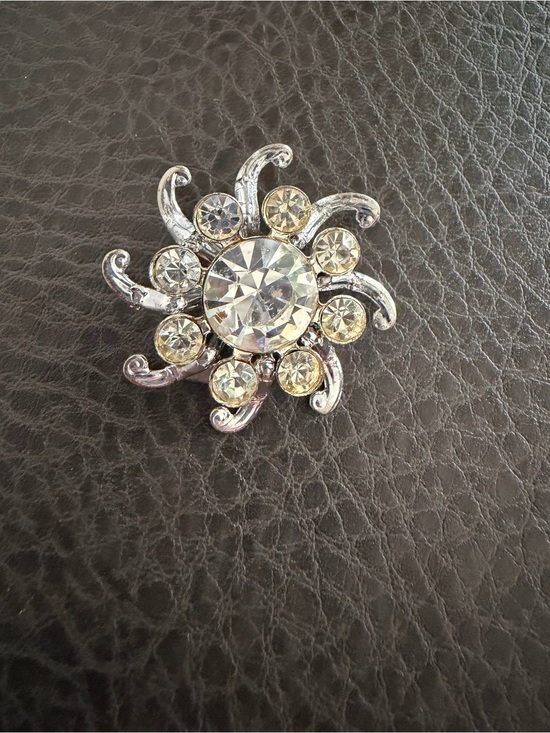 Jewelry - Vintage Rhinestone Sunburst Brooch - Clear and Silver Sparkle